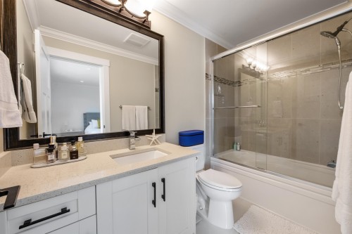 20962 48 Avenue, Langley, BC - Indoor Photo Showing Bathroom