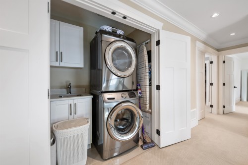20962 48 Avenue, Langley, BC - Indoor Photo Showing Laundry Room