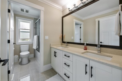 20962 48 Avenue, Langley, BC - Indoor Photo Showing Bathroom