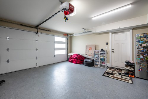 20962 48 Avenue, Langley, BC - Indoor Photo Showing Garage