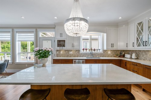 20962 48 Avenue, Langley, BC - Indoor Photo Showing Kitchen With Upgraded Kitchen