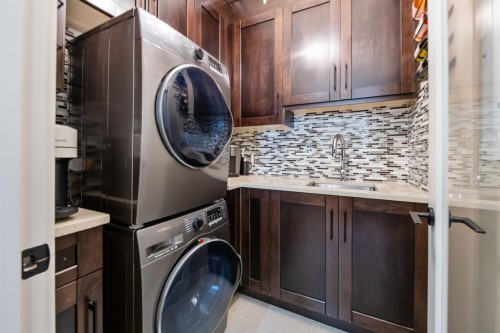 20962 48 Avenue, Langley, BC - Indoor Photo Showing Laundry Room