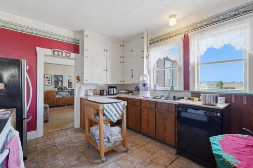 16913 66 Avenue, Surrey, BC - Indoor Photo Showing Kitchen