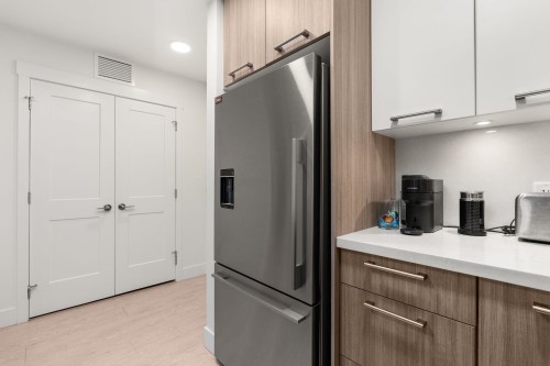 214-14022 North Bluff Road, White Rock, BC 