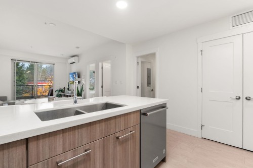 214-14022 North Bluff Road, White Rock, BC 