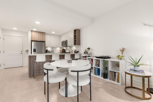 214-14022 North Bluff Road, White Rock, BC 