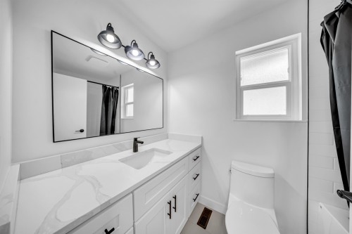 8-32705 Fraser Crescent, Mission, BC - Indoor Photo Showing Bathroom