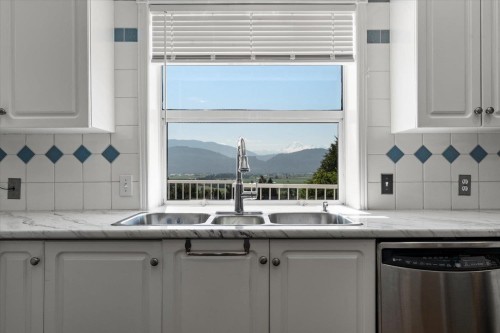 2255 Mountain Drive, Abbotsford, BC 