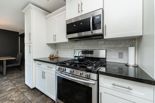23742 68 Avenue, Langley, BC - Indoor Photo Showing Kitchen With Upgraded Kitchen