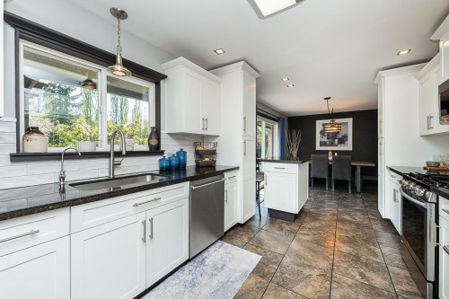 23742 68 Avenue, Langley, BC - Indoor Photo Showing Kitchen