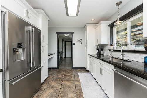 23742 68 Avenue, Langley, BC - Indoor Photo Showing Kitchen With Upgraded Kitchen