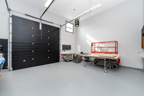 23742 68 Avenue, Langley, BC - Indoor Photo Showing Garage