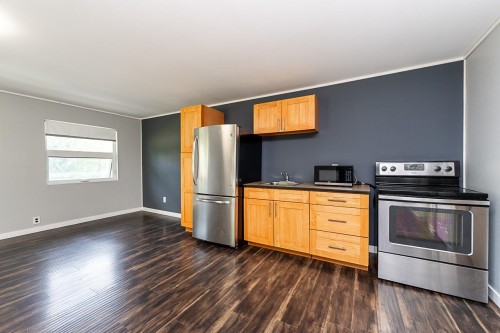 23742 68 Avenue, Langley, BC - Indoor Photo Showing Kitchen