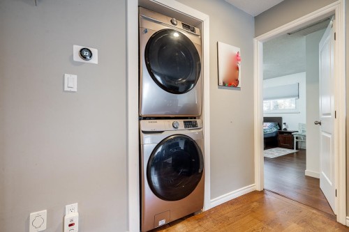 2262 Willoughby Way, Langley, BC - Indoor Photo Showing Laundry Room