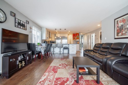 2262 Willoughby Way, Langley, BC - Indoor Photo Showing Living Room