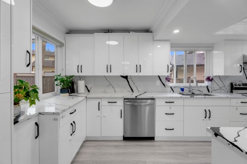 13232 82 Avenue, Surrey, BC - Indoor Photo Showing Kitchen