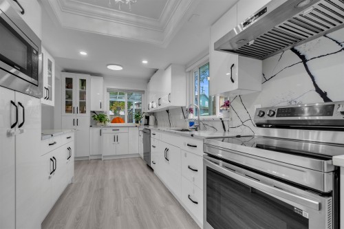 13232 82 Avenue, Surrey, BC - Indoor Photo Showing Kitchen