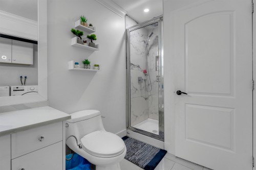 13232 82 Avenue, Surrey, BC - Indoor Photo Showing Bathroom
