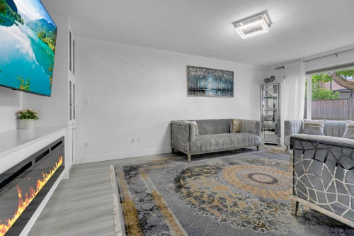 13232 82 Avenue, Surrey, BC - Indoor Photo Showing Living Room With Fireplace