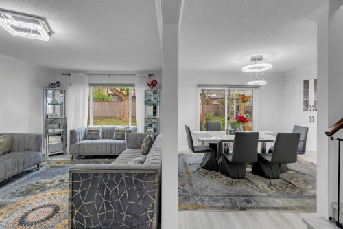 13232 82 Avenue, Surrey, BC - Indoor Photo Showing Living Room