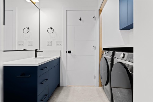 11912 78B Avenue, Delta, BC - Indoor Photo Showing Laundry Room