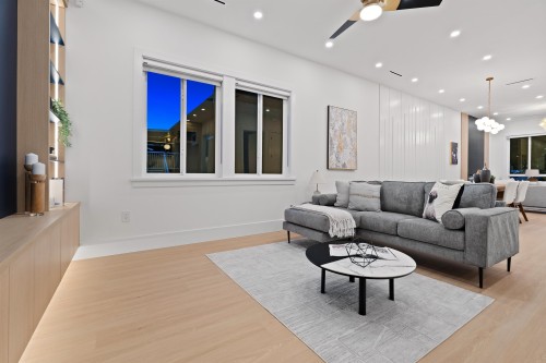11912 78B Avenue, Delta, BC - Indoor Photo Showing Living Room