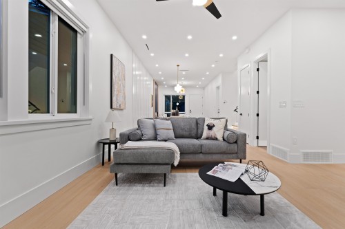 11912 78B Avenue, Delta, BC - Indoor Photo Showing Living Room