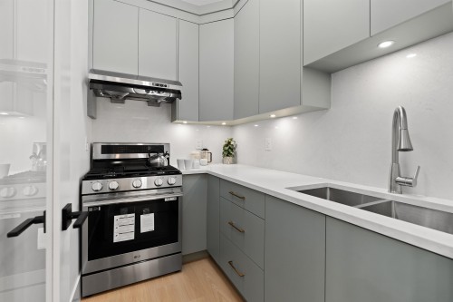11912 78B Avenue, Delta, BC - Indoor Photo Showing Kitchen With Double Sink
