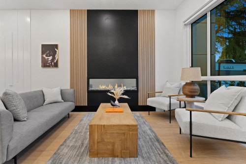11912 78B Avenue, Delta, BC - Indoor Photo Showing Living Room