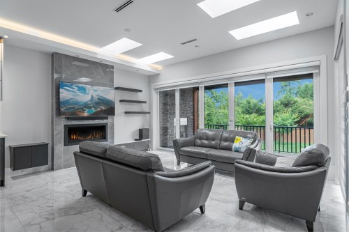 Main-10993 Lyon Road, Delta, BC - Indoor With Fireplace