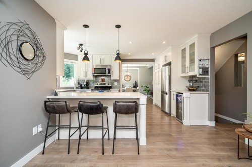 7988 Melburn Drive, Mission, BC - Indoor Photo Showing Kitchen With Upgraded Kitchen