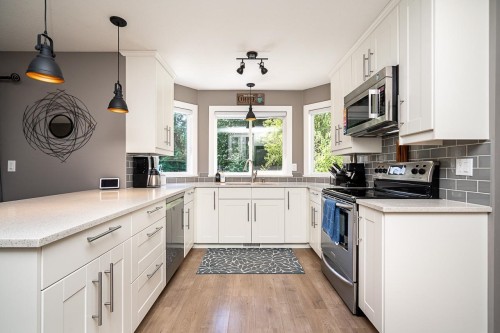 7988 Melburn Drive, Mission, BC - Indoor Photo Showing Kitchen With Upgraded Kitchen
