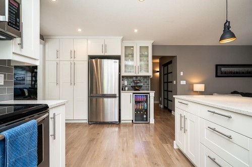 7988 Melburn Drive, Mission, BC - Indoor Photo Showing Kitchen