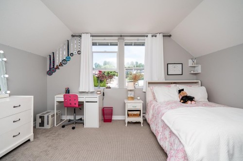7988 Melburn Drive, Mission, BC - Indoor Photo Showing Bedroom