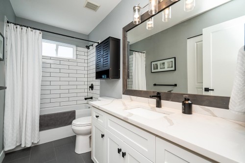 7988 Melburn Drive, Mission, BC - Indoor Photo Showing Bathroom