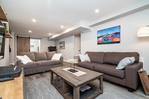 7988 Melburn Drive, Mission, BC - Indoor Photo Showing Living Room