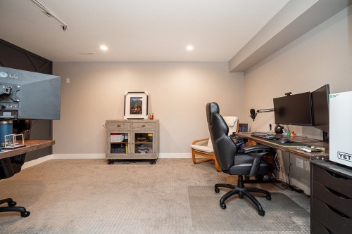 7988 Melburn Drive, Mission, BC - Indoor Photo Showing Other Room