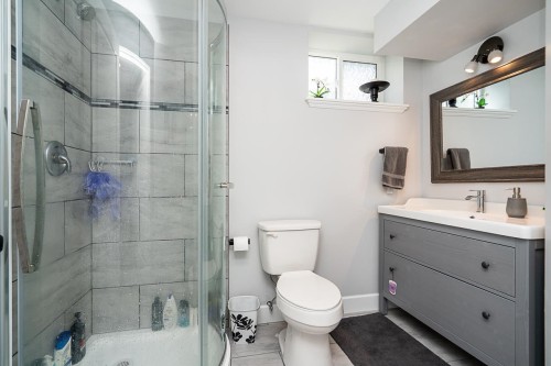 7988 Melburn Drive, Mission, BC - Indoor Photo Showing Bathroom