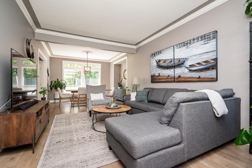 7988 Melburn Drive, Mission, BC - Indoor Photo Showing Living Room