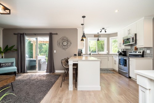 7988 Melburn Drive, Mission, BC - Indoor Photo Showing Kitchen