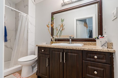 12892 111 Avenue, Surrey, BC - Indoor Photo Showing Bathroom