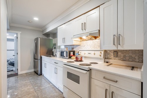 12892 111 Avenue, Surrey, BC - Indoor Photo Showing Kitchen