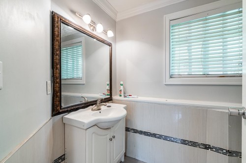 12892 111 Avenue, Surrey, BC - Indoor Photo Showing Bathroom