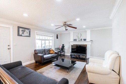 12892 111 Avenue, Surrey, BC - Indoor Photo Showing Living Room