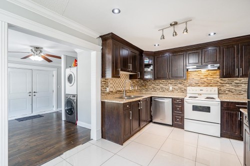 12892 111 Avenue, Surrey, BC - Indoor Photo Showing Kitchen