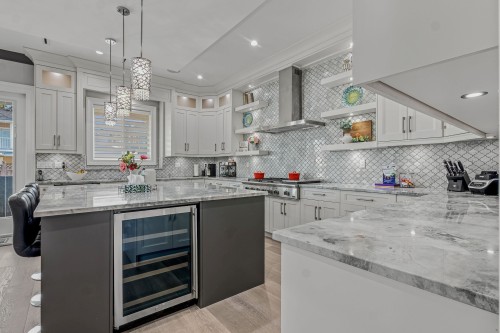15046 76A Avenue, Surrey, BC - Indoor Photo Showing Kitchen With Upgraded Kitchen