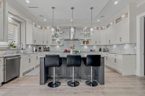 15046 76A Avenue, Surrey, BC - Indoor Photo Showing Kitchen With Upgraded Kitchen