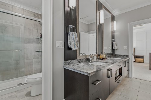 15046 76A Avenue, Surrey, BC - Indoor Photo Showing Bathroom