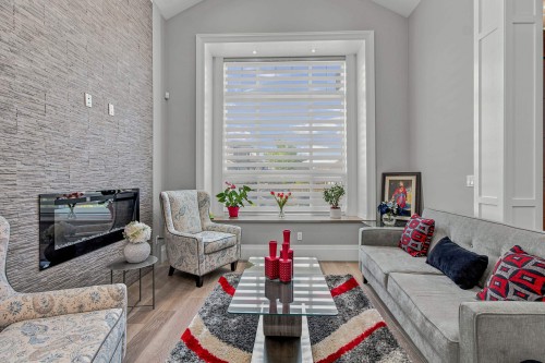 15046 76A Avenue, Surrey, BC - Indoor Photo Showing Living Room