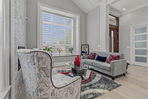15046 76A Avenue, Surrey, BC - Indoor Photo Showing Living Room